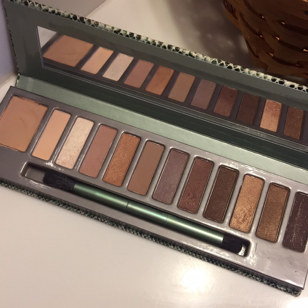 Mally eyeshadow pallet